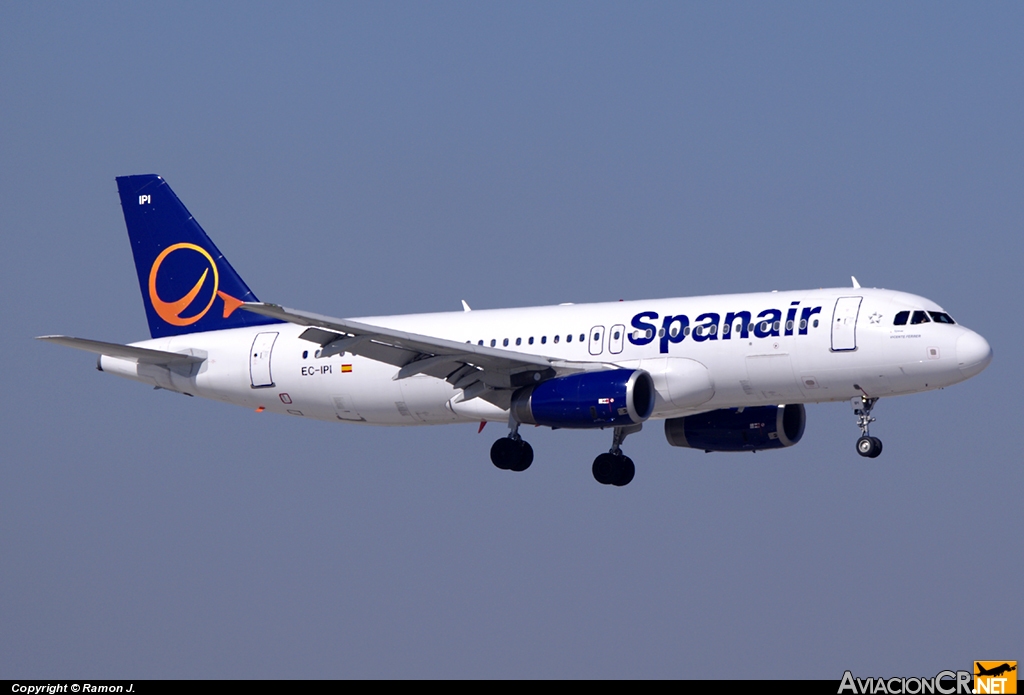 EC-IPI - Airbus A320-232 - Spanair