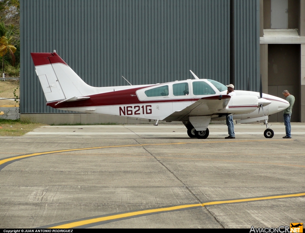 N621G - Beechcraft B55 Baron - Privado