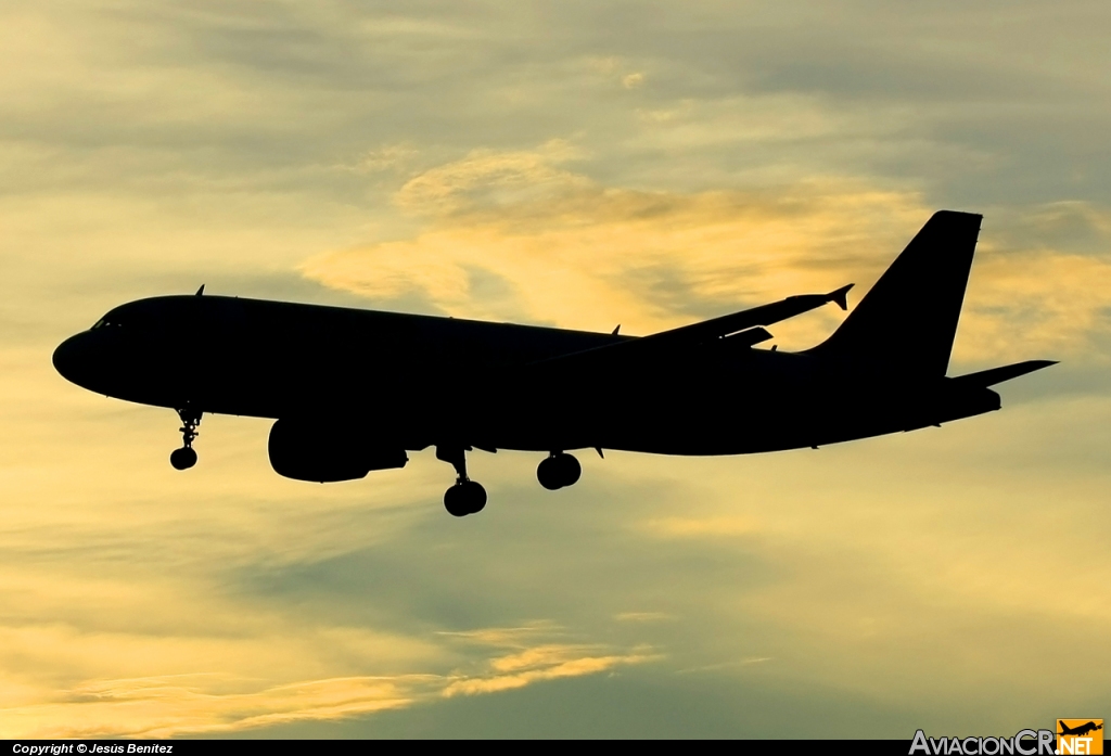 EC-KFI - Airbus A320-216 - Vueling