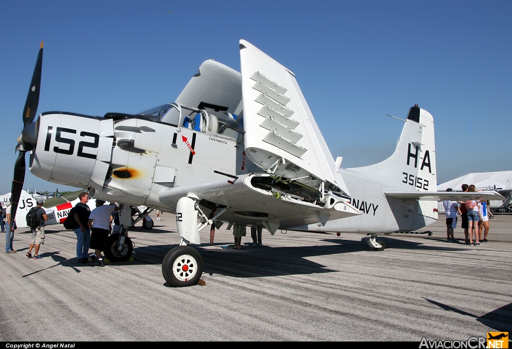 N65164 - Douglas EA-1E Skyraider (AD-5W) - Privado