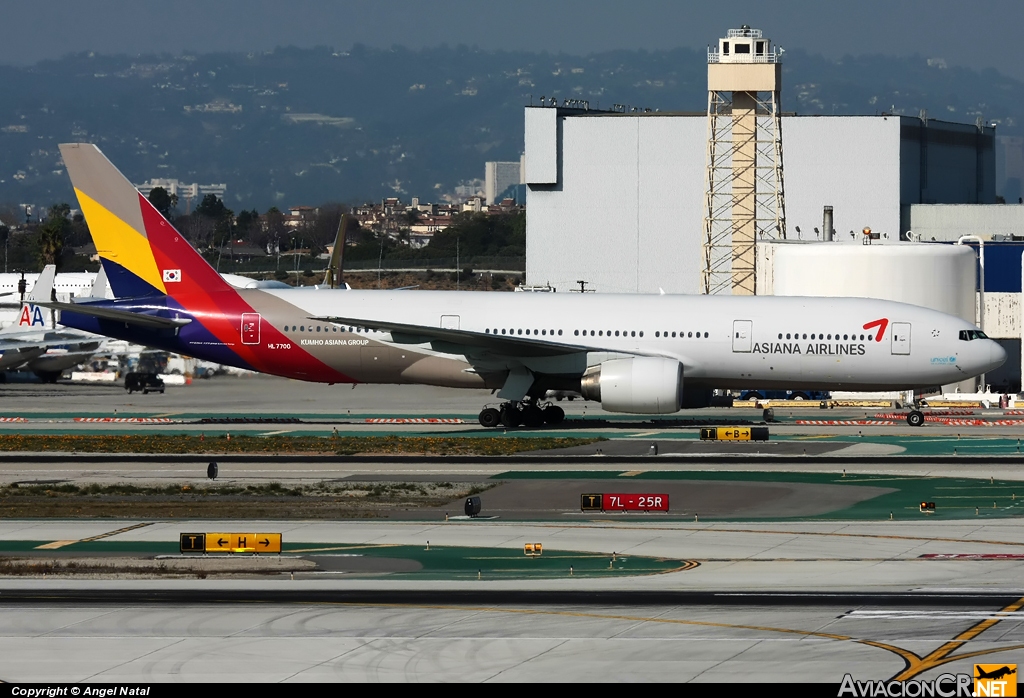 HL7700 - Boeing 777-28E/ER - Asiana