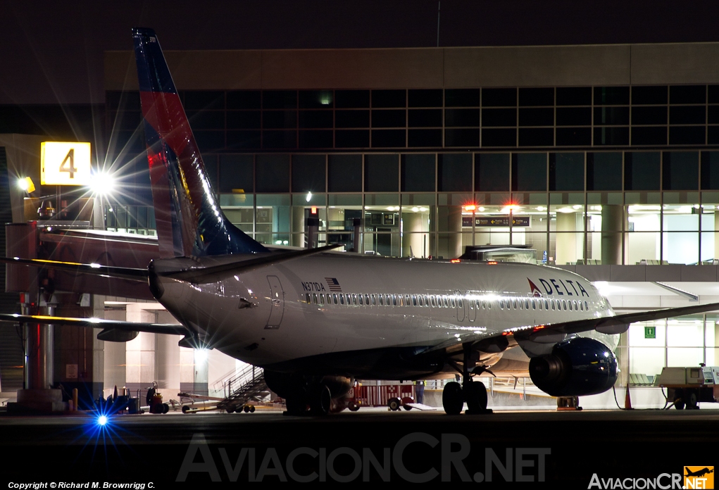 N371DA - Boeing 737-832 - Delta Air Lines