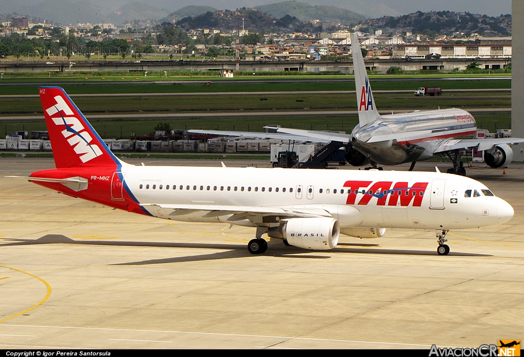 PR-MHZ - Airbus A320-214 - TAM