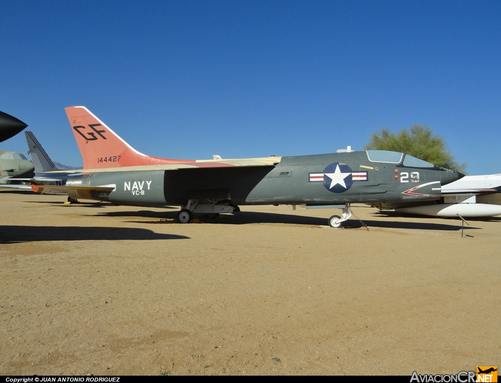 144427 - Vought DF-8F Crusader - USA - Marina/NAVY