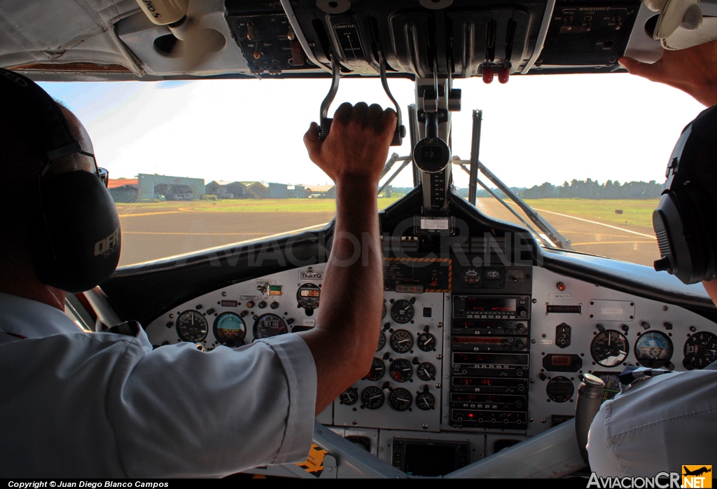 TI-AYQ - De Havilland Canada DHC-6-300 Twin Otter - Nature Air