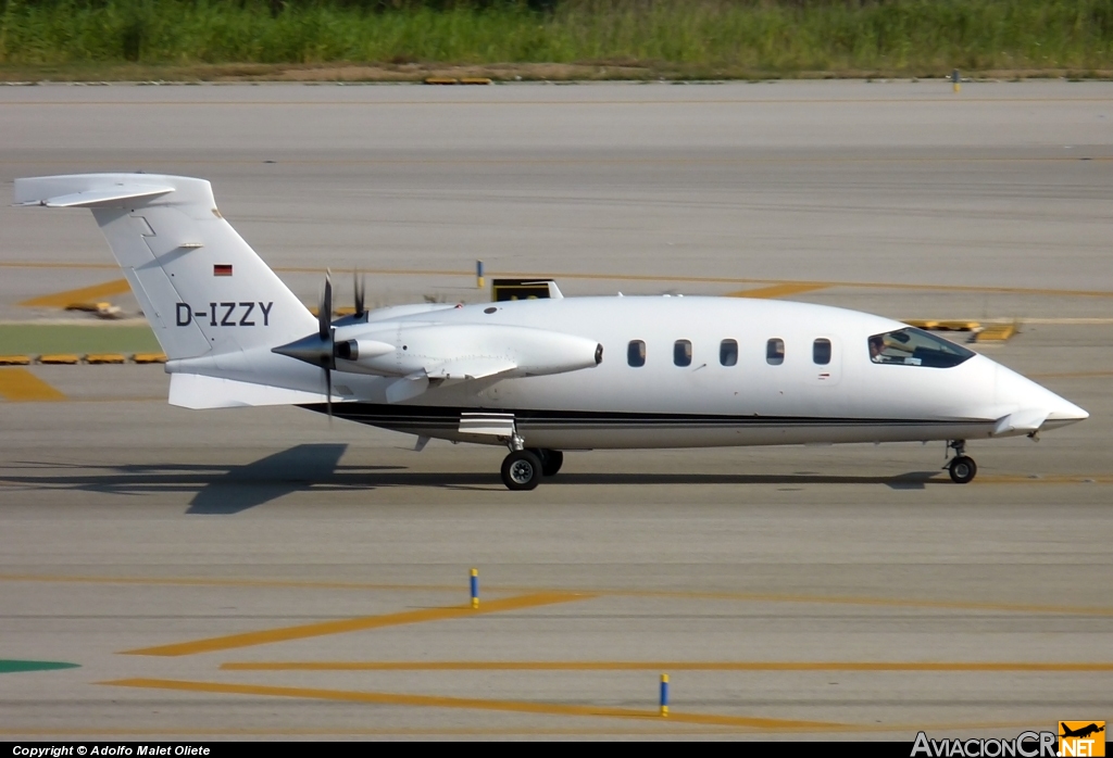 D-IZZY - Piaggio P-180 Avanti - Privado