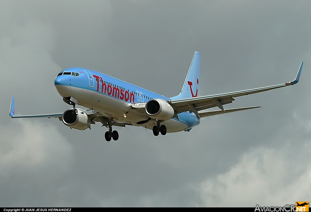 G-FDZT - Boeing 737-8K5 - Thomsonfly