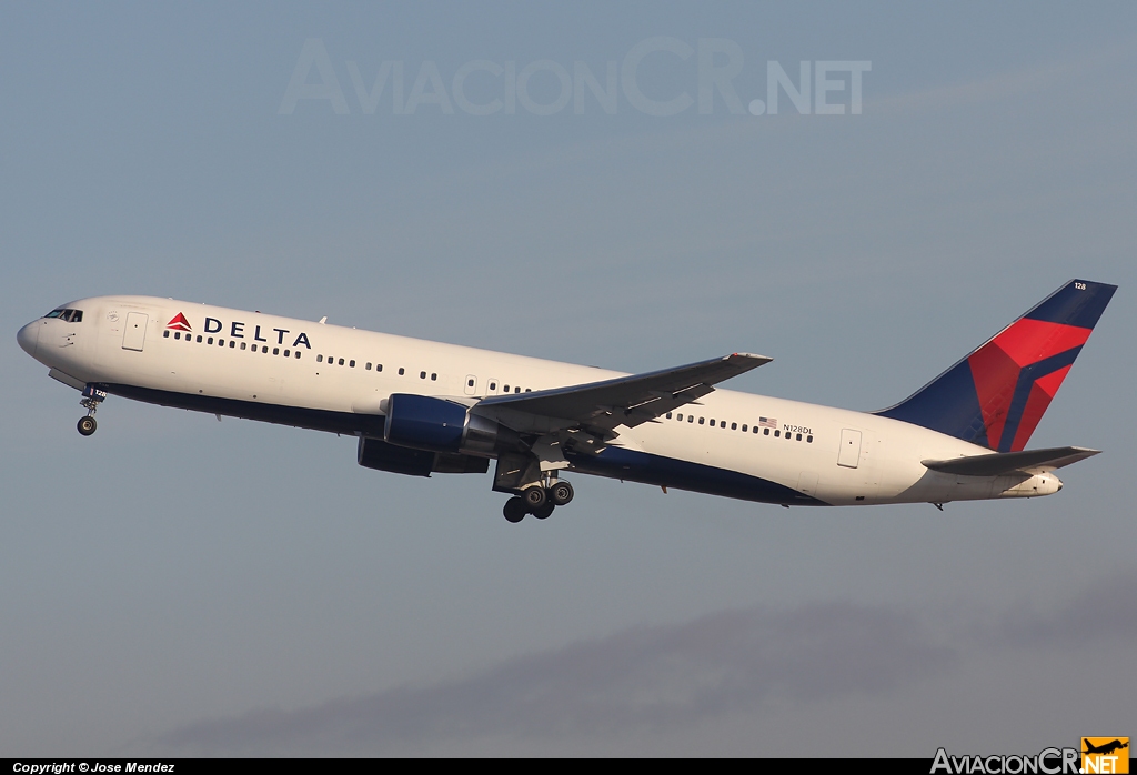 N128DL - Boeing 767-332 - Delta Air Lines