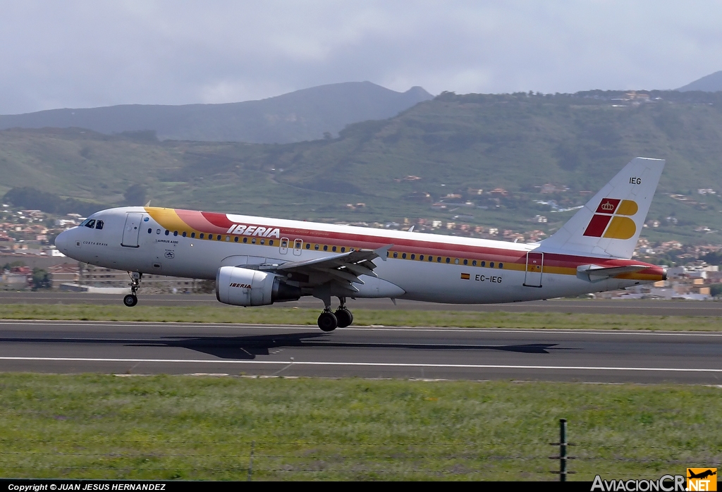 EC-IEG - Airbus A320-214 - Iberia