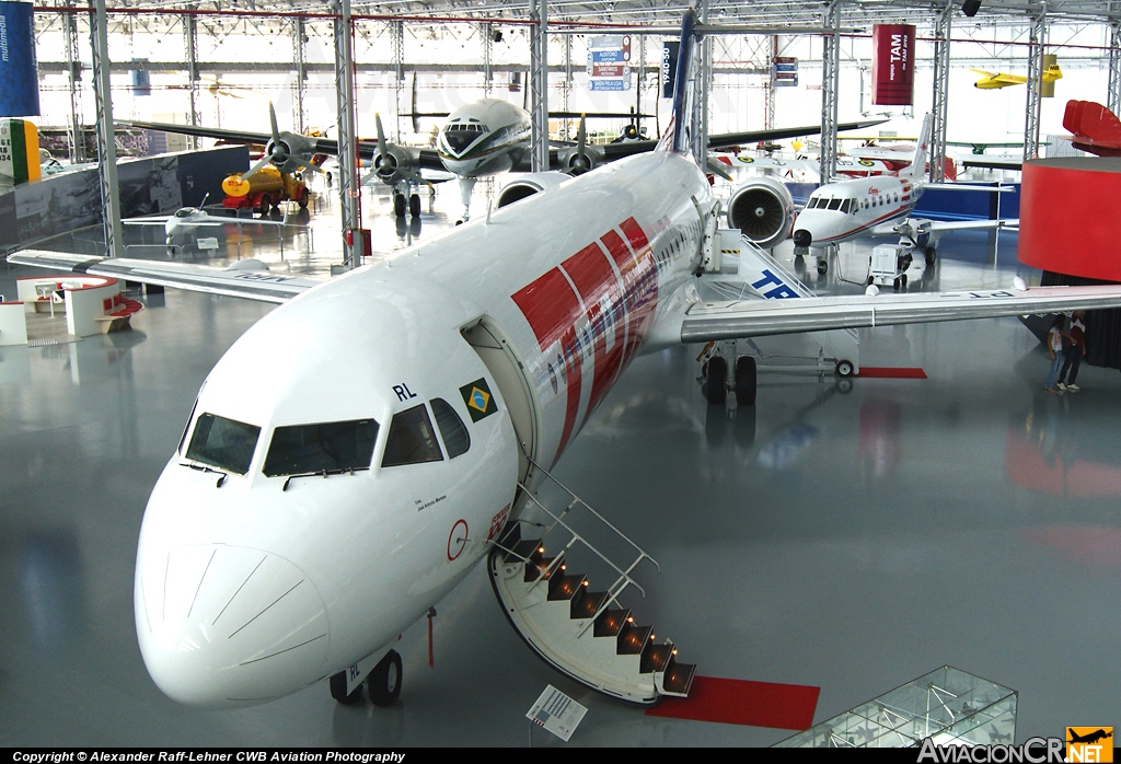 PT-MRL - Fokker 100 - TAM