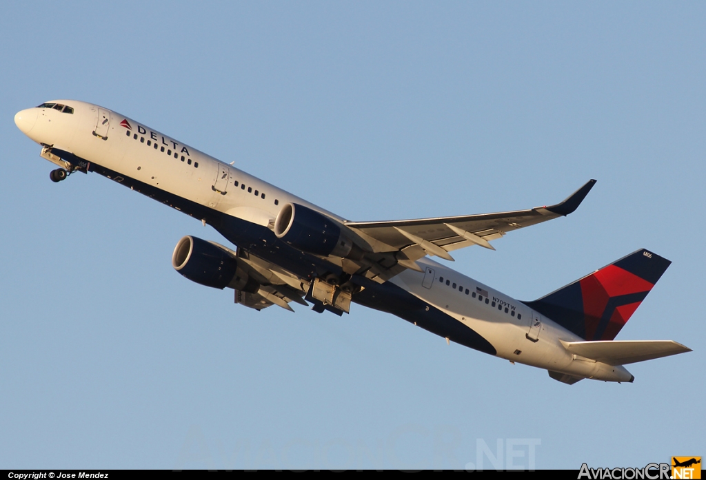 N709TW - Boeing 757-2Q8 - Delta Air Lines