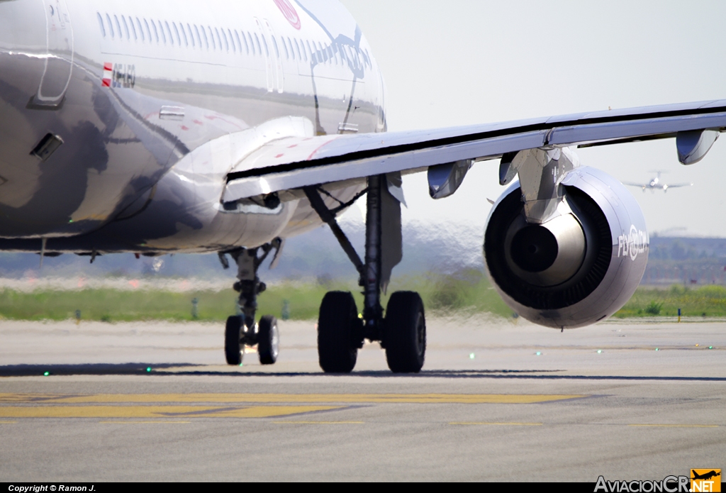 OE-LEO - Airbus A320-214 - NIKI