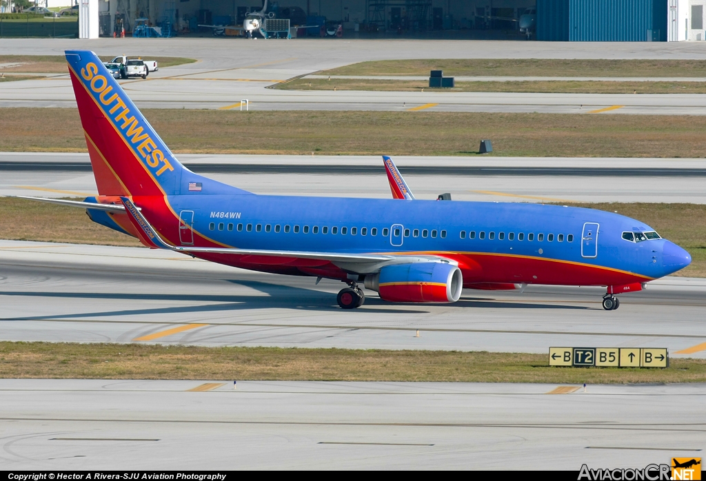 N484WN - Boeing 737-7H4 - Southwest Airlines