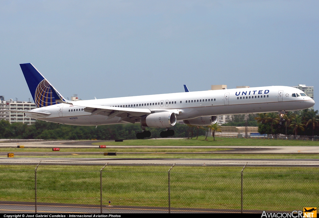 N57852 - Boeing 757-324 - United Airlines
