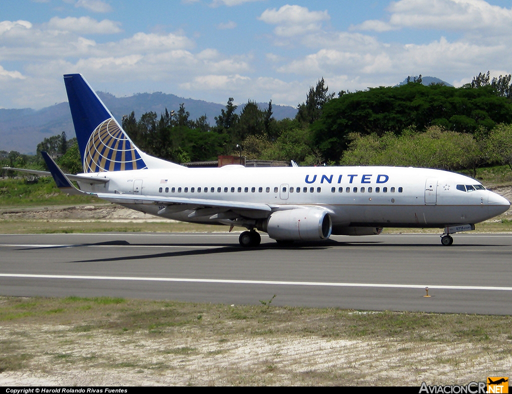 N24715 - Boeing 737-724 - UNITED (United-Continental)
