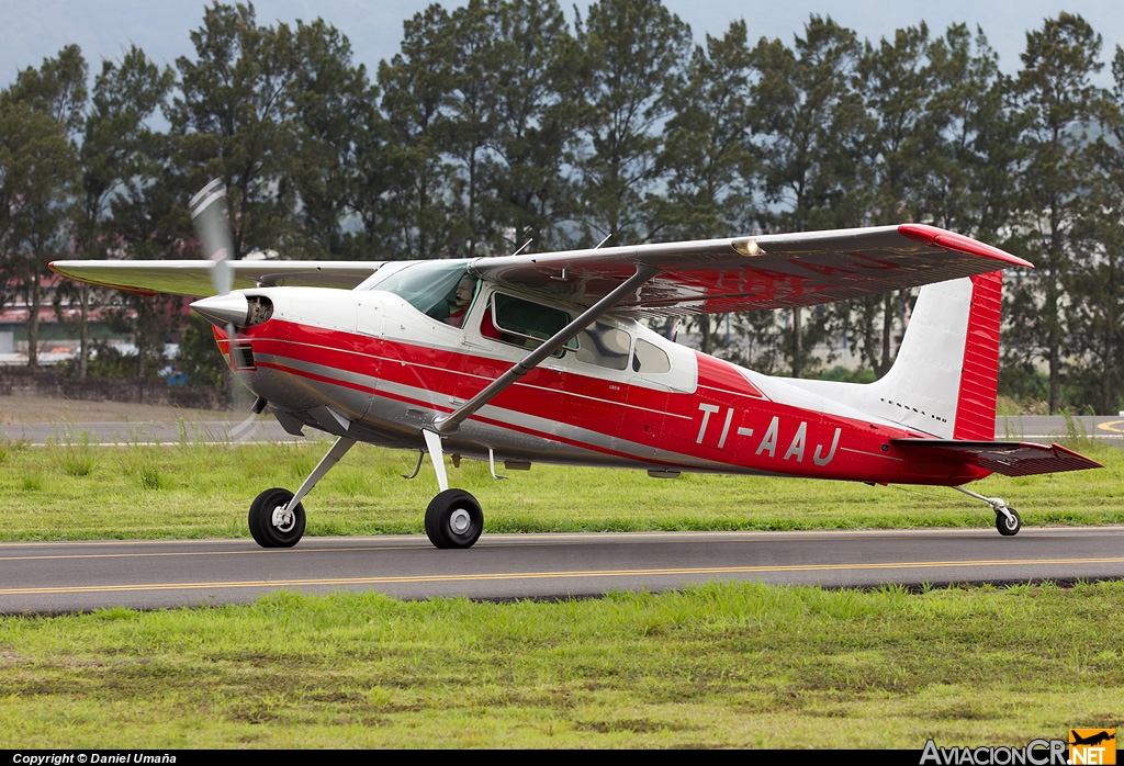 TI-AAJ - Cessna 180 Skywagon - Privado