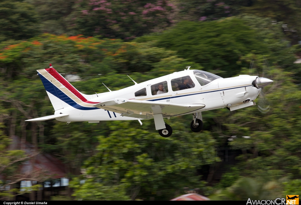 TI-AMZ - Piper PA-28R-200 Arrow - Privado