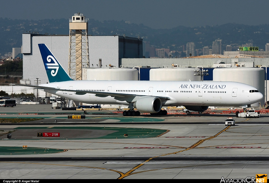 ZK-OKM - Boeing 777-319/ER - Air New Zealand