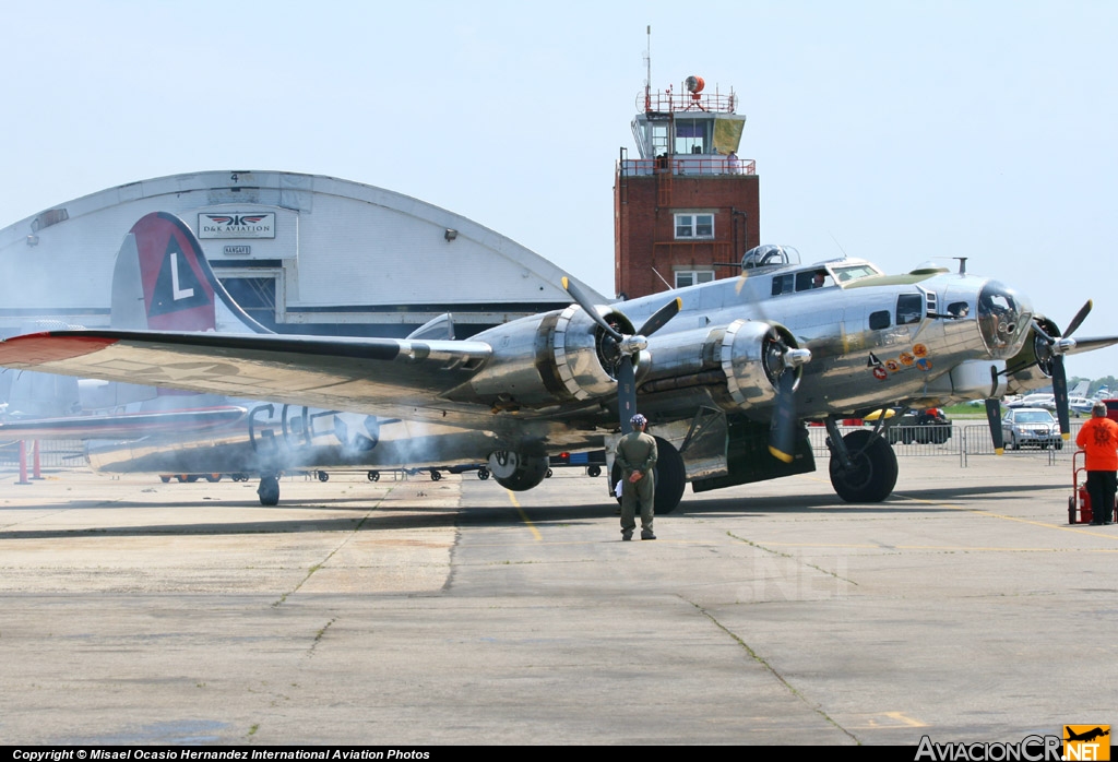 N3193G - Boeing B-17G Flying Fortress - Privado