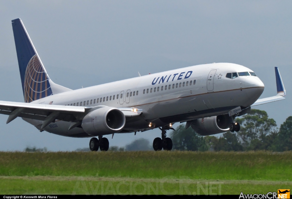 N76526 - Boeing 737-824 - United Airlines