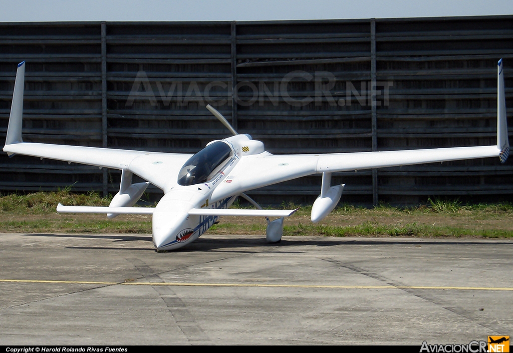 HR-ATQ - Rutan LongEZ - Privado