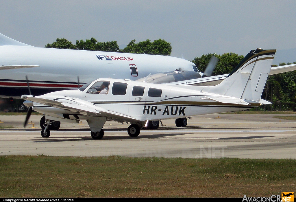 HR-AUK - Beechcraft 58 Baron - Privado
