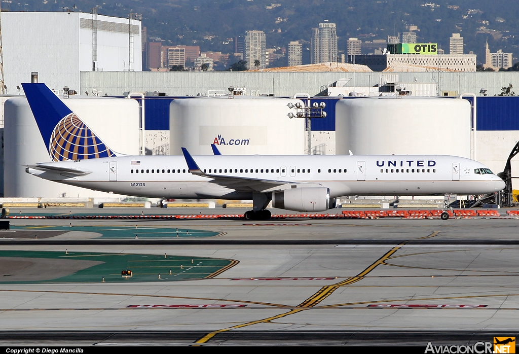 N12125 - Boeing 757-224 - Continental Airlines