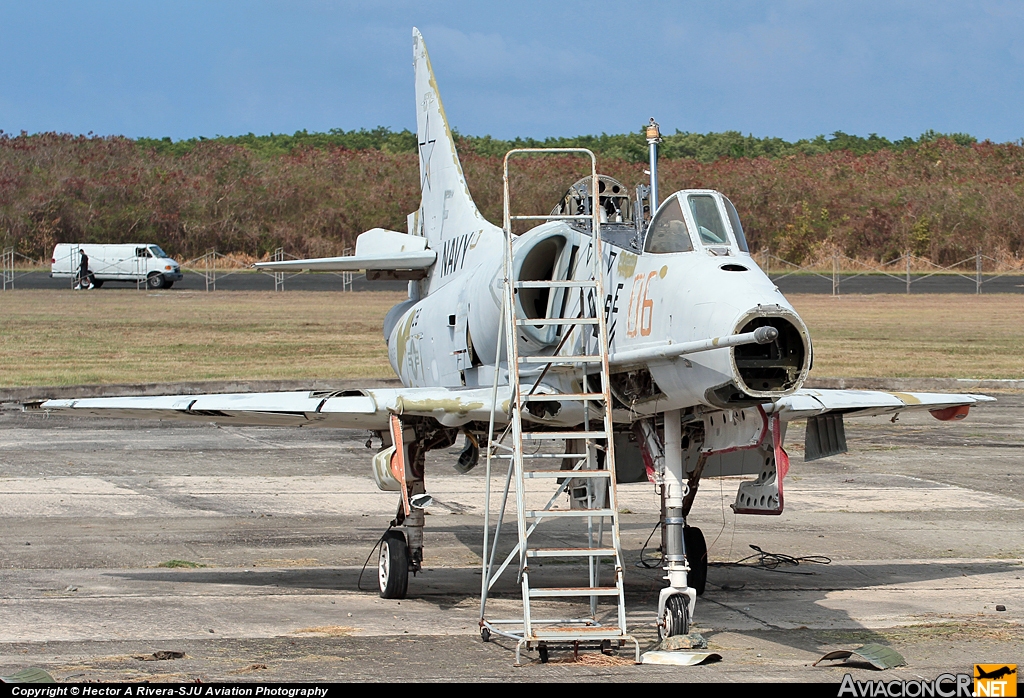 154312 - Douglas TA-4J Skyhawk - USA - Navy