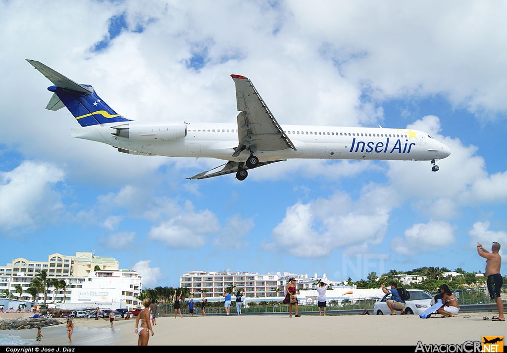 PJ-MDD - McDonnell Douglas MD-82 (DC-9-82) - Insel Air