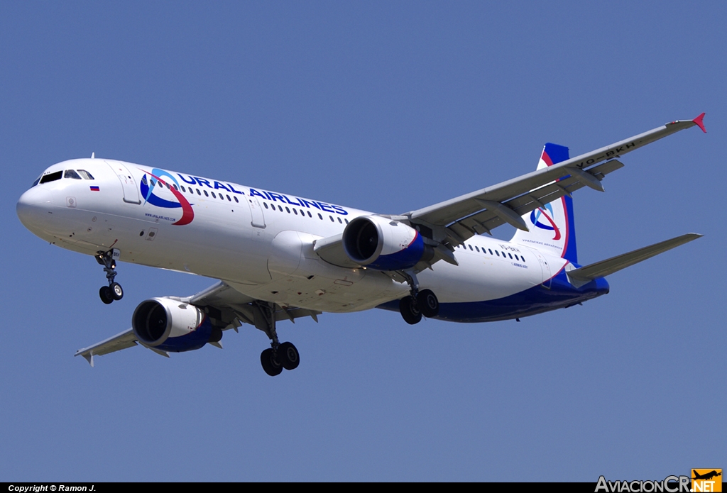VQ-BKH - Airbus A321-211 - Ural Airlines