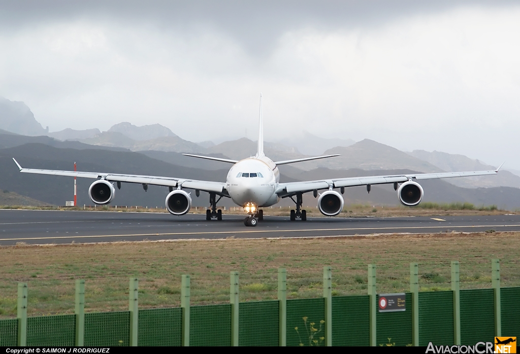 EC-JNQ - Airbus A340-642 - Iberia