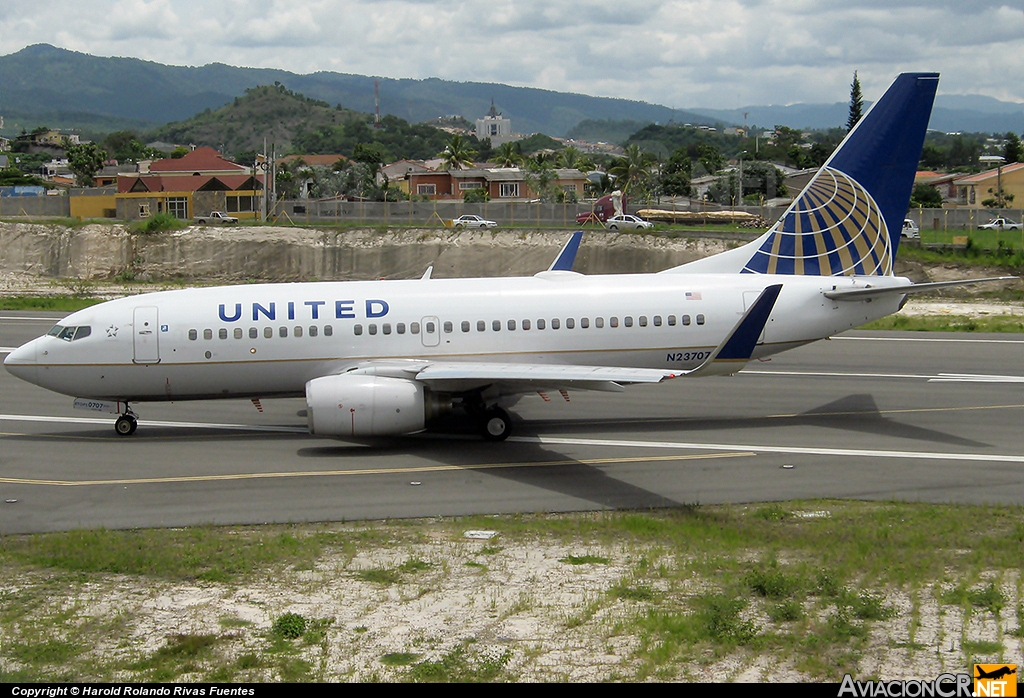 N23707 - Boeing 737-724 - United Airlines (Continental Airlines)