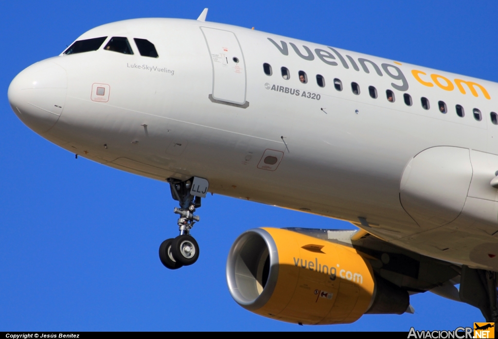 EC-LLJ - Airbus A320-214 - Vueling