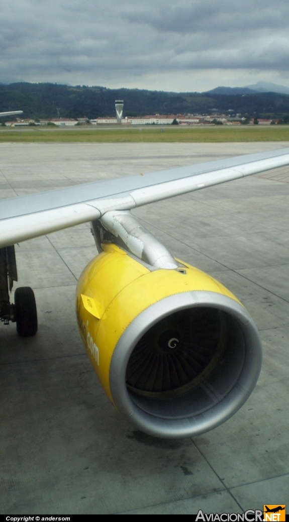 EC-KDT - Airbus A320-216 - Vueling