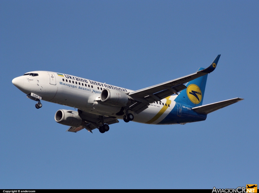 UR-GAH - Boeing 737-32Q - Ukraine International