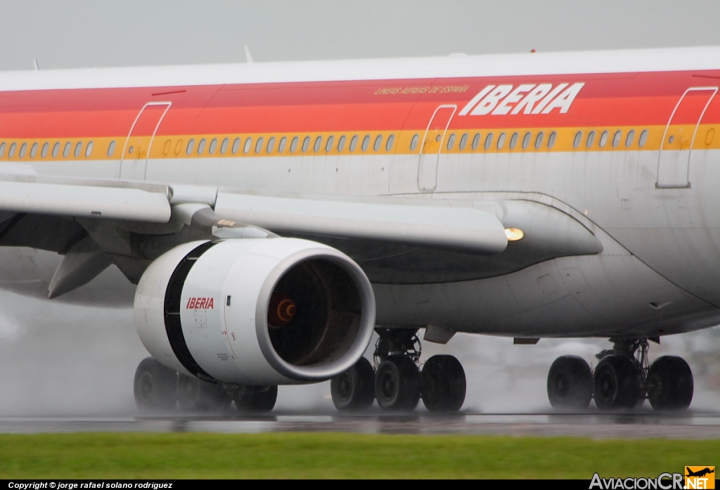 EC-JBA - Airbus A340-642 - Iberia