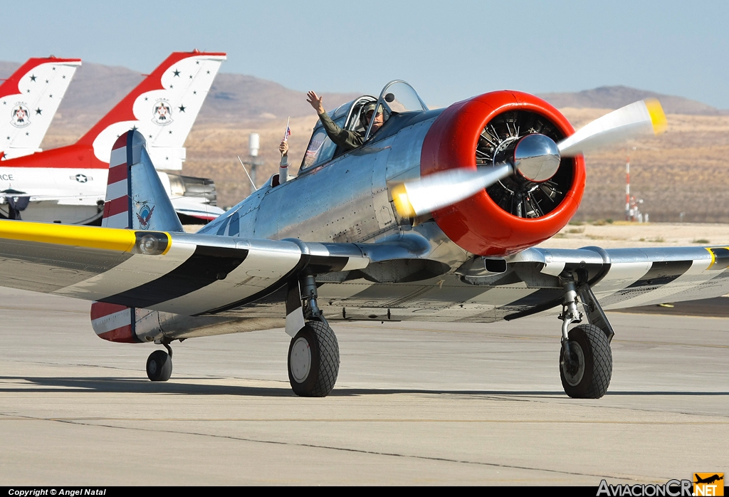 N2550 - North American SNJ-5 Texan - Privado