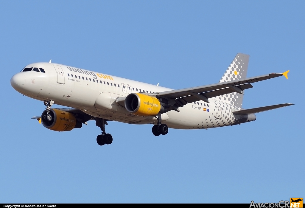 EC-HHA - Airbus A320-214 - Vueling
