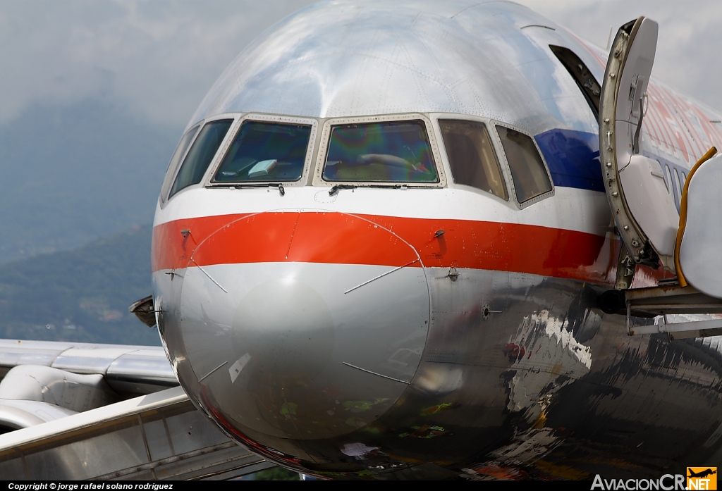 N672AA - Boeing 757-223 - American Airlines