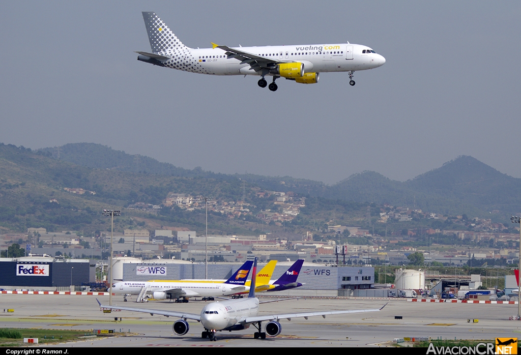 EC-JSY - Airbus A320-214 - Vueling