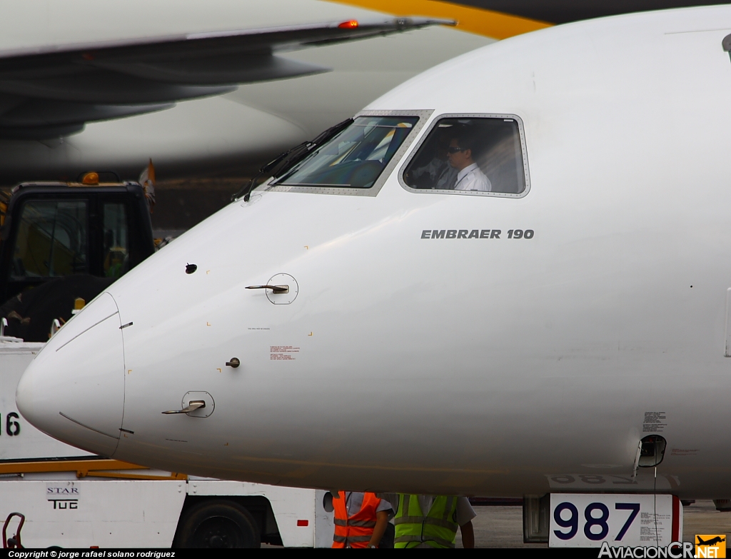 N987TA - Embraer 190-100IGW - TACA