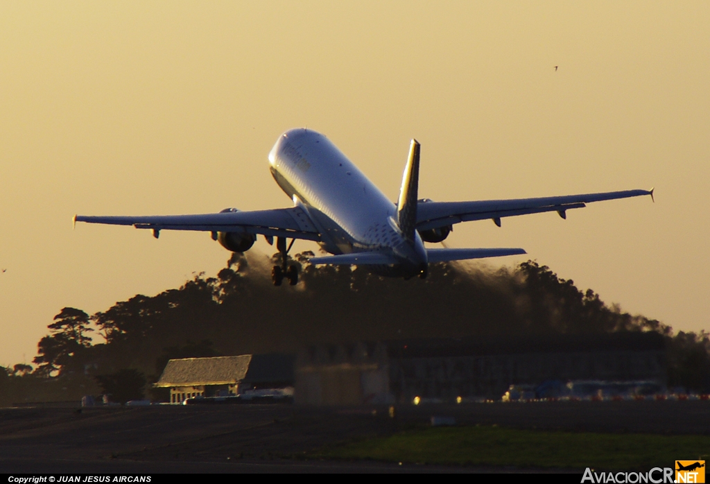 EC-KLT - Airbus A320-216 - Vueling