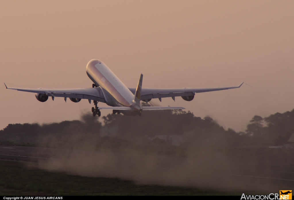 EC-LEU - Airbus A340-642X - Iberia