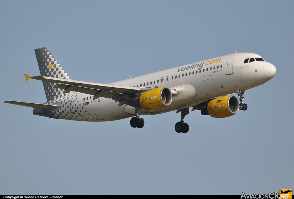 EC-HQL - Airbus A320-214 - Vueling