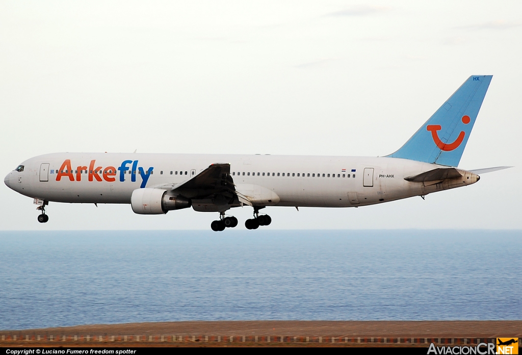 PH-AHX - Boeing 767-383/ER - ArkeFly
