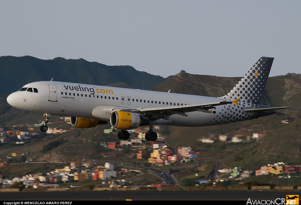 EC-ICR - Airbus A320-211 - Click Air