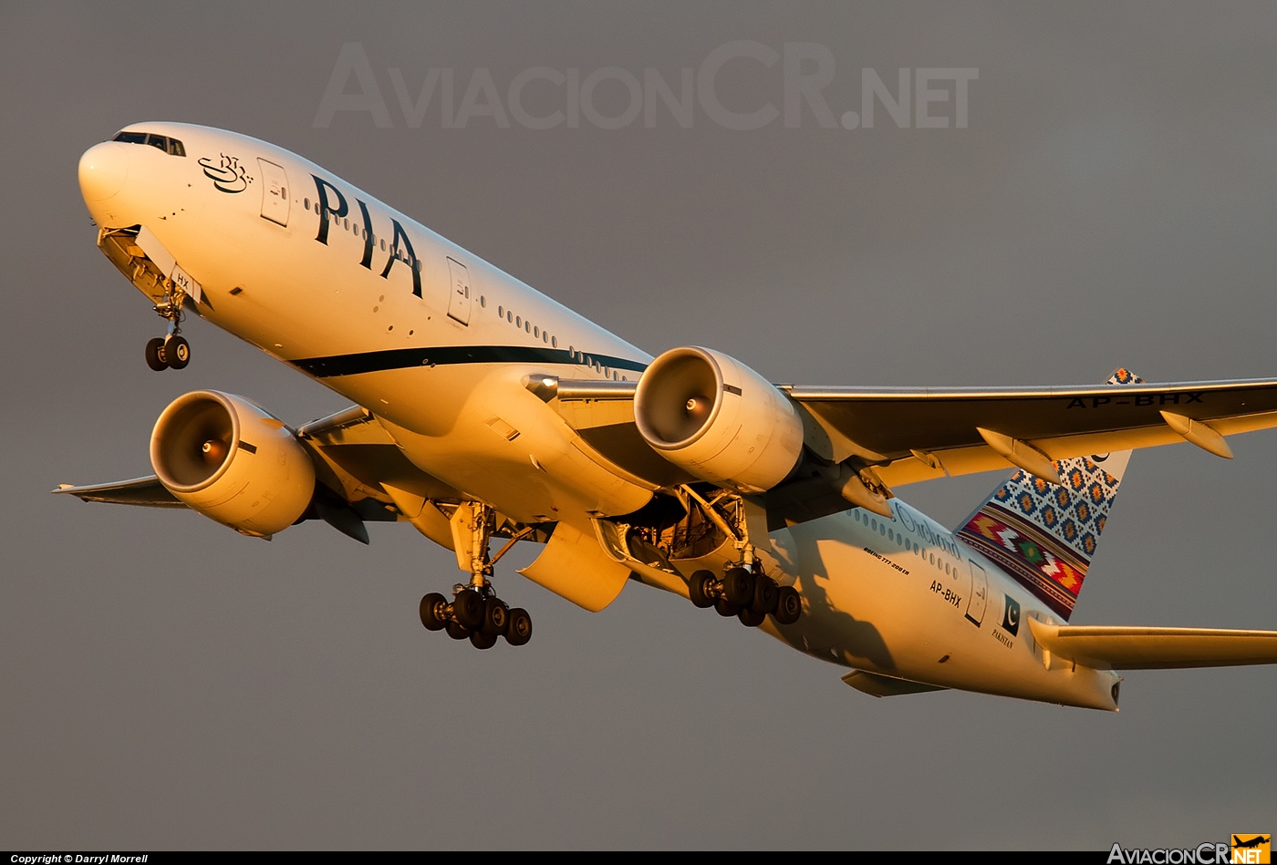 AP-BHX - Boeing 777-240/ER - Pakistan International Airlines (PIA)