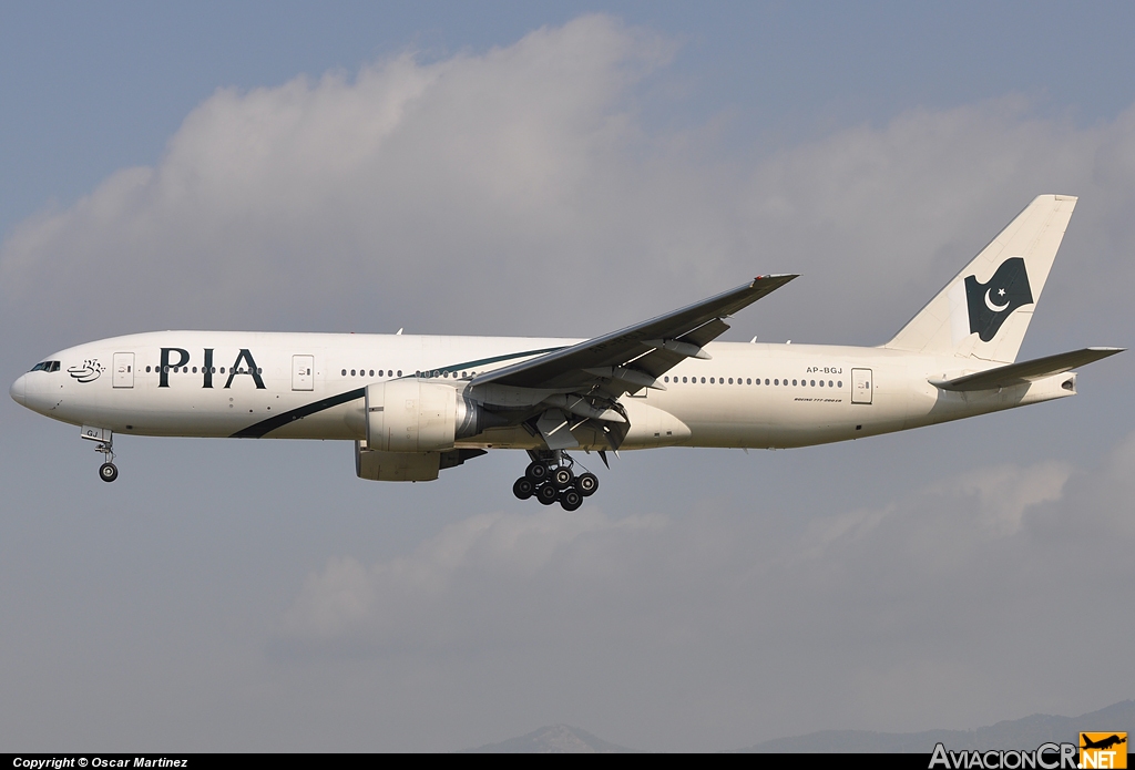 AP-BGJ - Boeing 777-240/ER - Pakistan International Airlines (PIA)