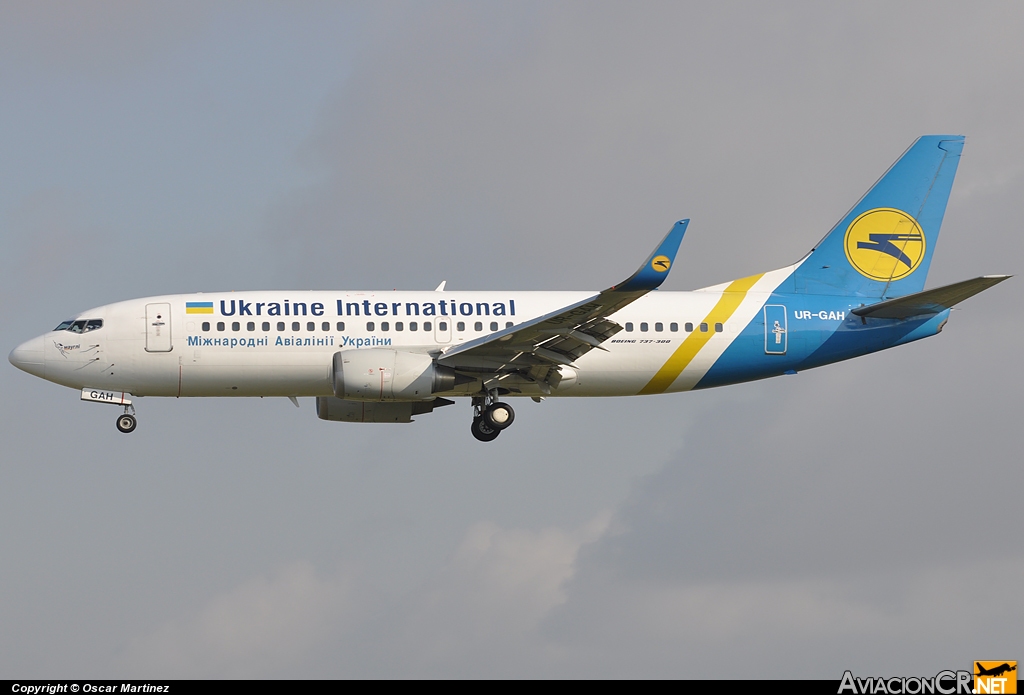 UR-GAH - Boeing 737-32Q - Ukraine International