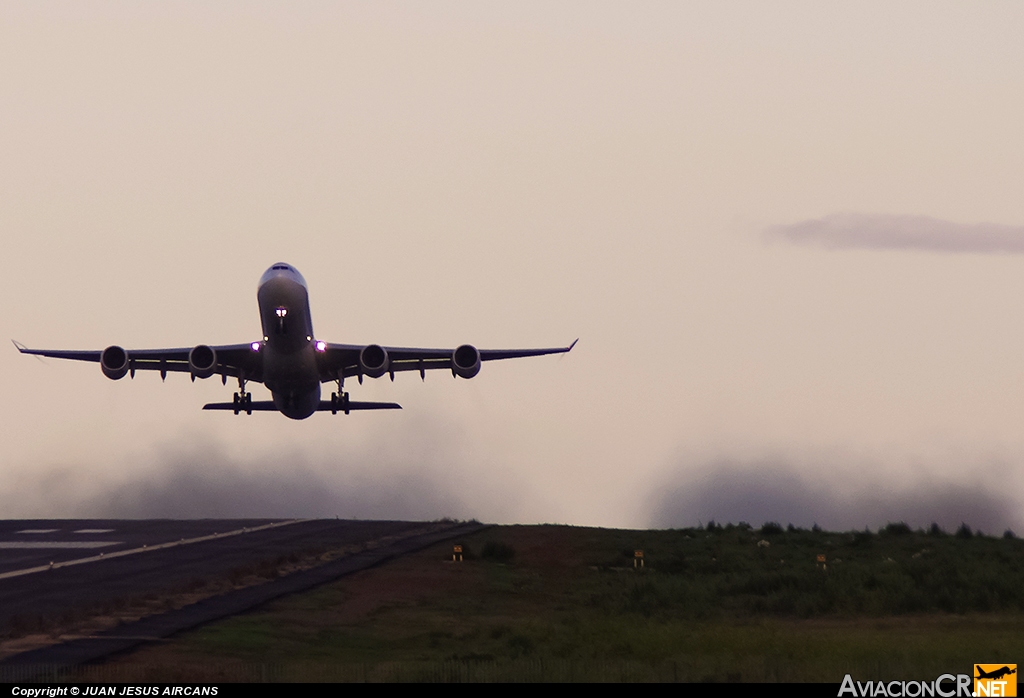 EC-LFS - Airbus A340-642 - Iberia